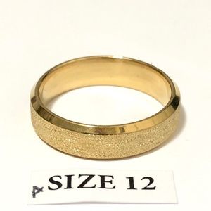 Men’s / Women’s Frosted Gold Tone Ring, Size 12